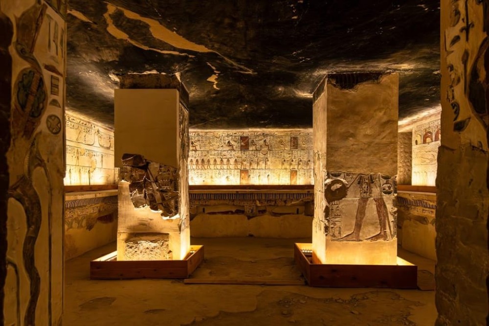 Female Tour: Hurghada to Luxor Karnak & Valley of the Kings | ®ExcursionMania