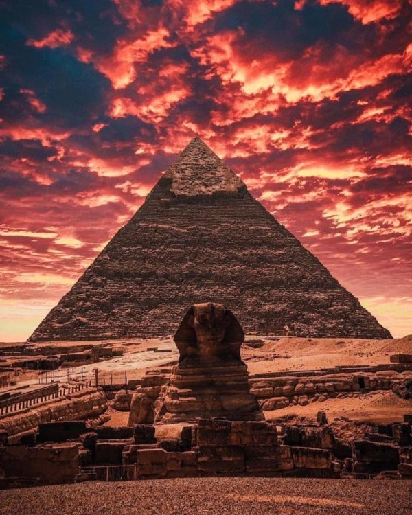 From Hurghada: Pyramids & Museum Small Group Tour by Van | ®ExcursionMania