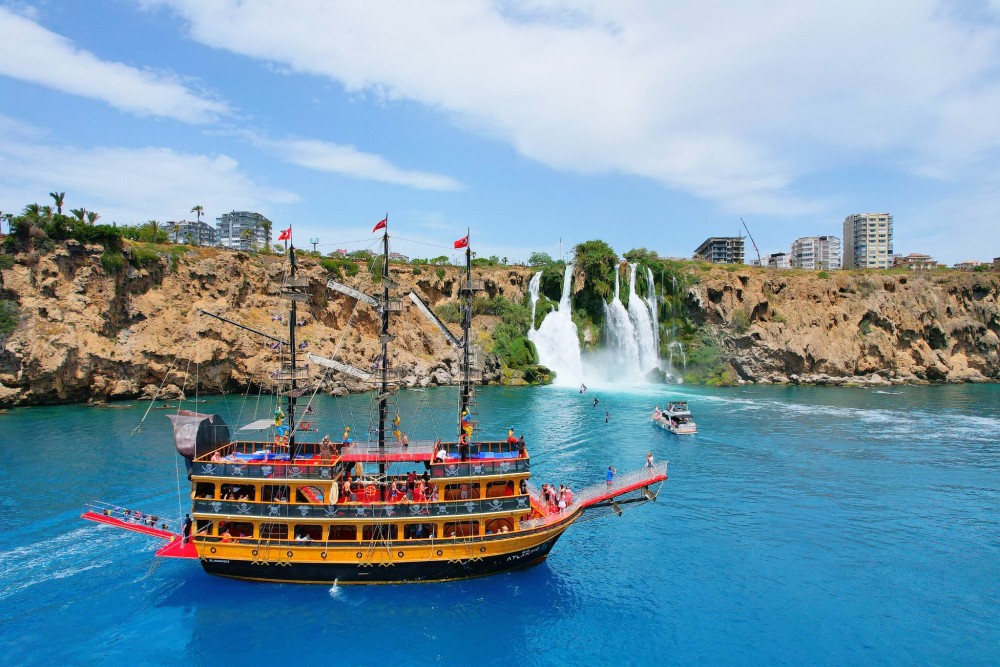 Antalya: Antalya: Lara Pirate Boat Trip w/Unlimited Soft Drinks, Lunch & Hotel Transfer | ®ExcursionMania