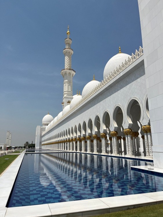Abu Dhabi: Half Day Sightseeing Tour with Pick up & Drop off | ®ExcursionMania