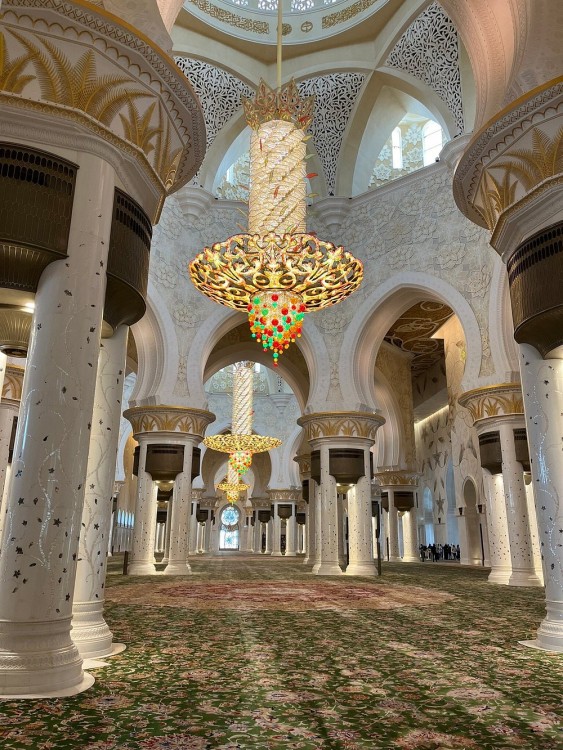 Abu Dhabi: Half Day Sightseeing Tour with Pick up & Drop off | ®ExcursionMania