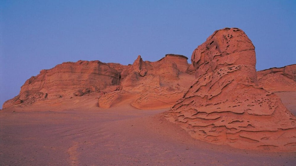 4-Day Egypt Desert Safari: Whales, Waterfalls & White Sands | ®ExcursionMania