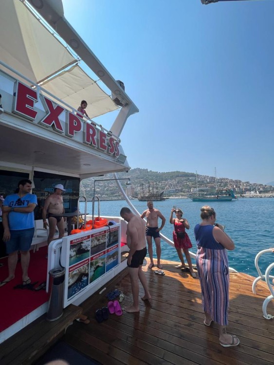 Alanya Comfort Boat Tour with Swim Stops | ®ExcursionMania