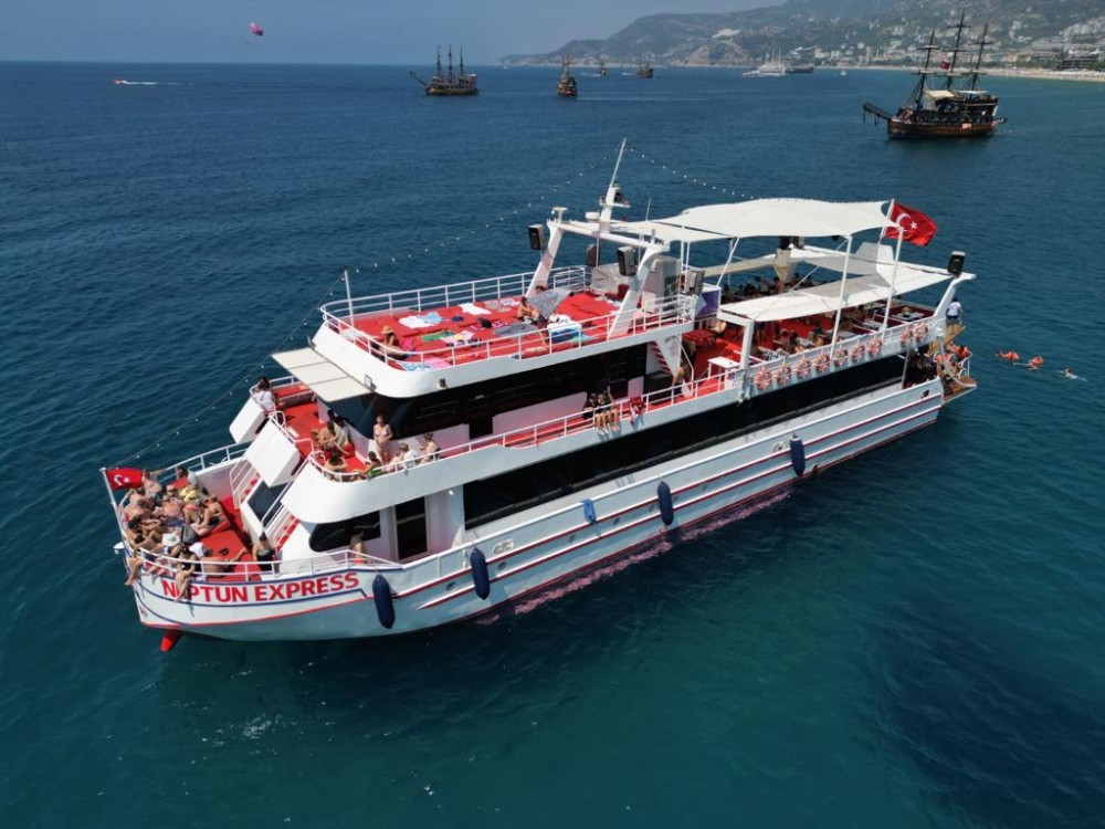 Alanya Comfort Boat Tour with Swim Stops | ®ExcursionMania