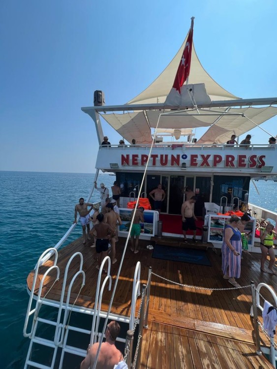 Alanya Comfort Boat Tour with Swim Stops | ®ExcursionMania