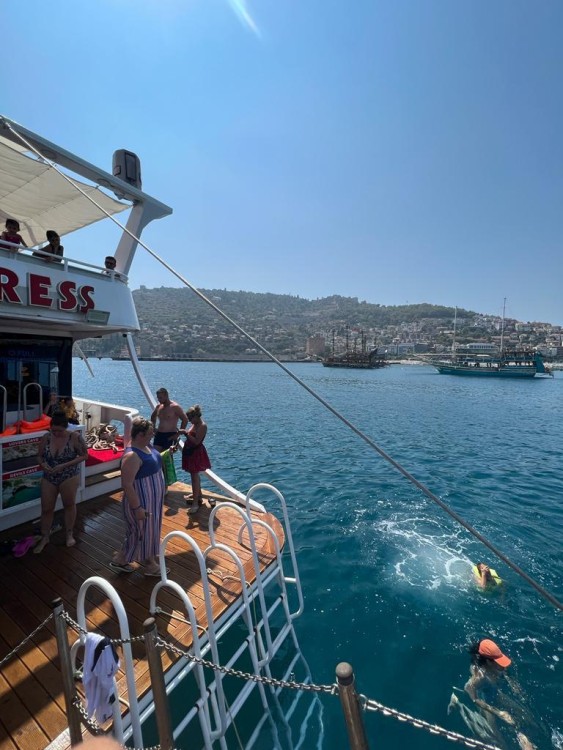 Alanya Comfort Boat Tour with Swim Stops | ®ExcursionMania