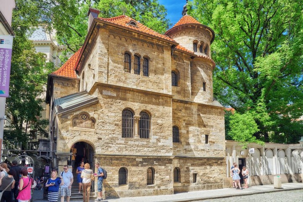 Prague Guided Walking Tour and Cruise with Authentic Czech Lunch | ®ExcursionMania