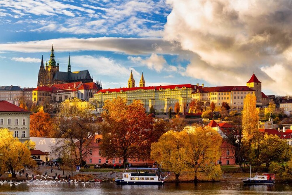 Prague Guided Walking Tour and Cruise with Authentic Czech Lunch | ®ExcursionMania