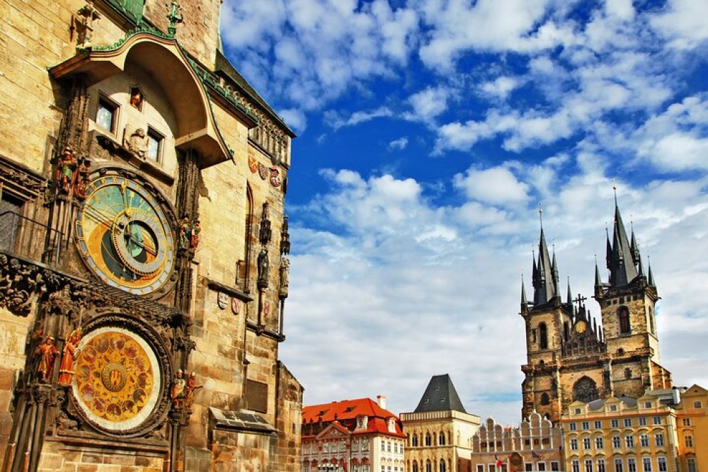 Prague Guided Walking Tour and Cruise with Authentic Czech Lunch | ®ExcursionMania