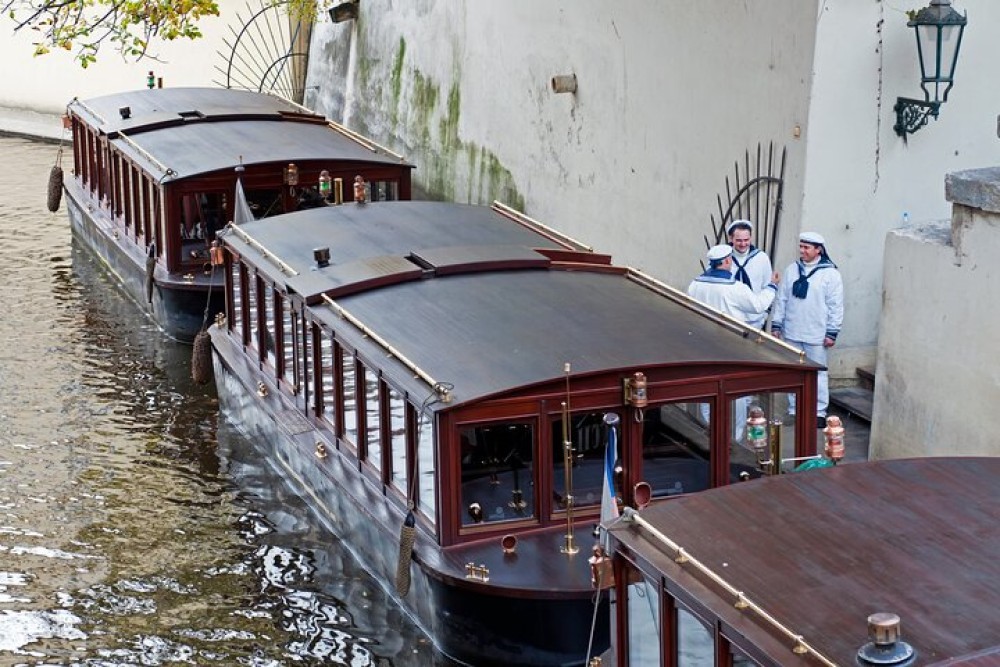 Prague Guided Walking Tour and Cruise with Authentic Czech Lunch | ®ExcursionMania