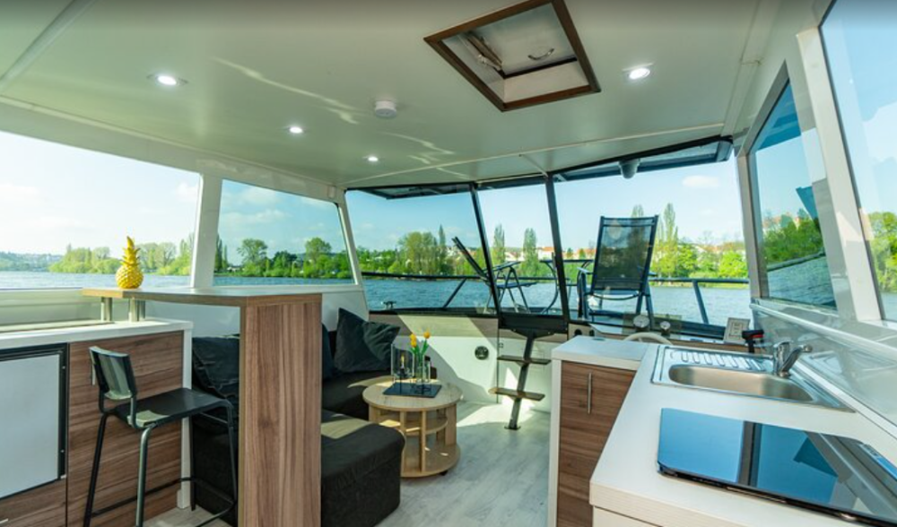 VIP Prague YachtBoat ONE Experience: All-You-Can-Drink | ®ExcursionMania