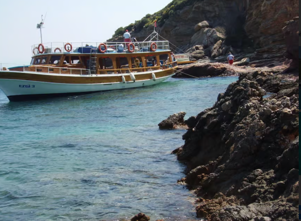 Bodrum: Bodrum: Cleopatra Island Tour with Lunch and Swimming Stops | ®ExcursionMania