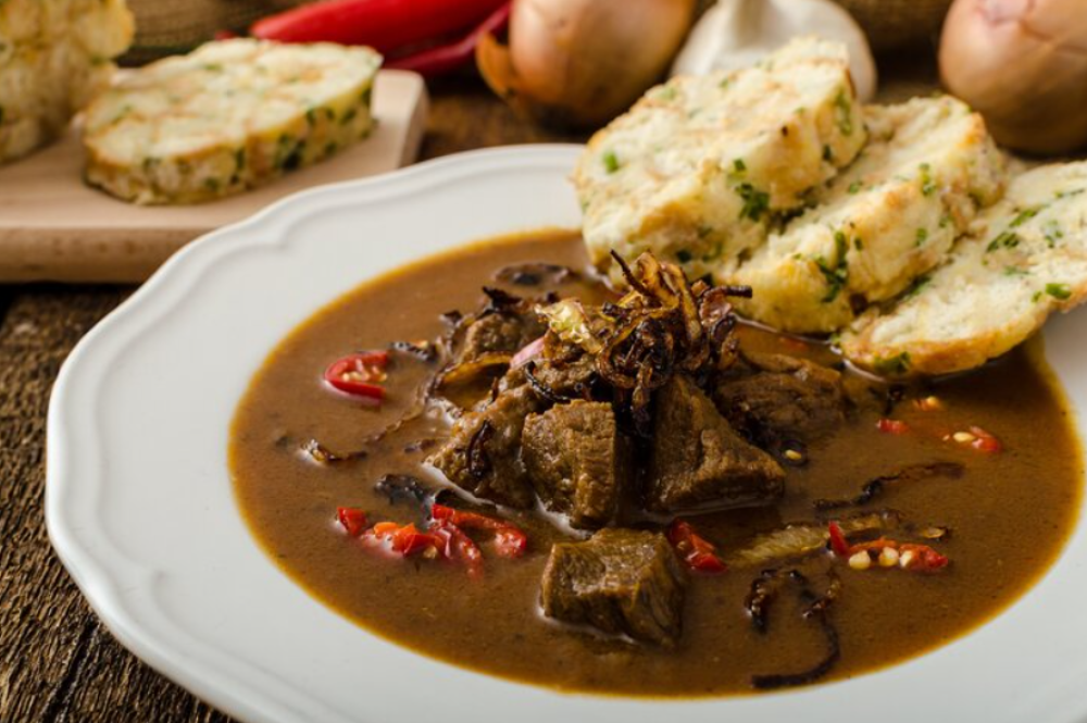Small-Group Local Pubs Walking Tour And Traditional Czech Dinner | ®ExcursionMania