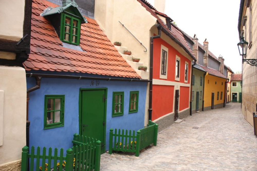 Two-Hour Morning Walking Tour of Prague Castle | ®ExcursionMania