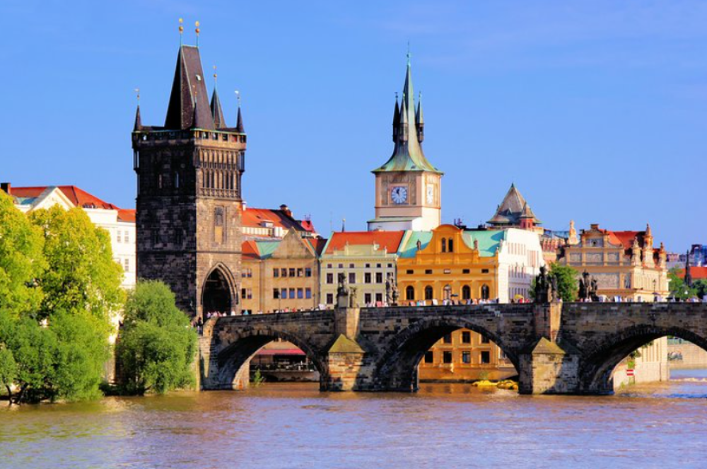 Two-Hour Morning Walking Tour of Prague Castle | ®ExcursionMania