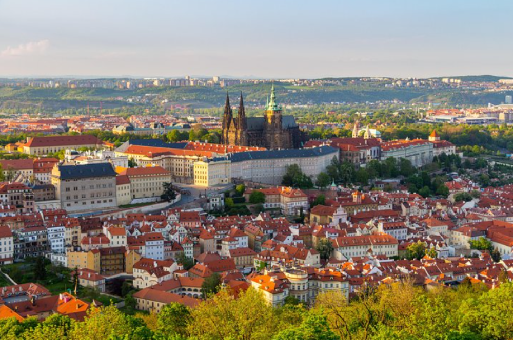 Two-Hour Morning Walking Tour of Prague Castle | ®ExcursionMania