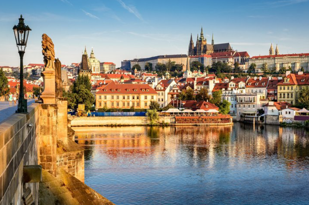 Two-Hour Morning Walking Tour of Prague Castle | ®ExcursionMania