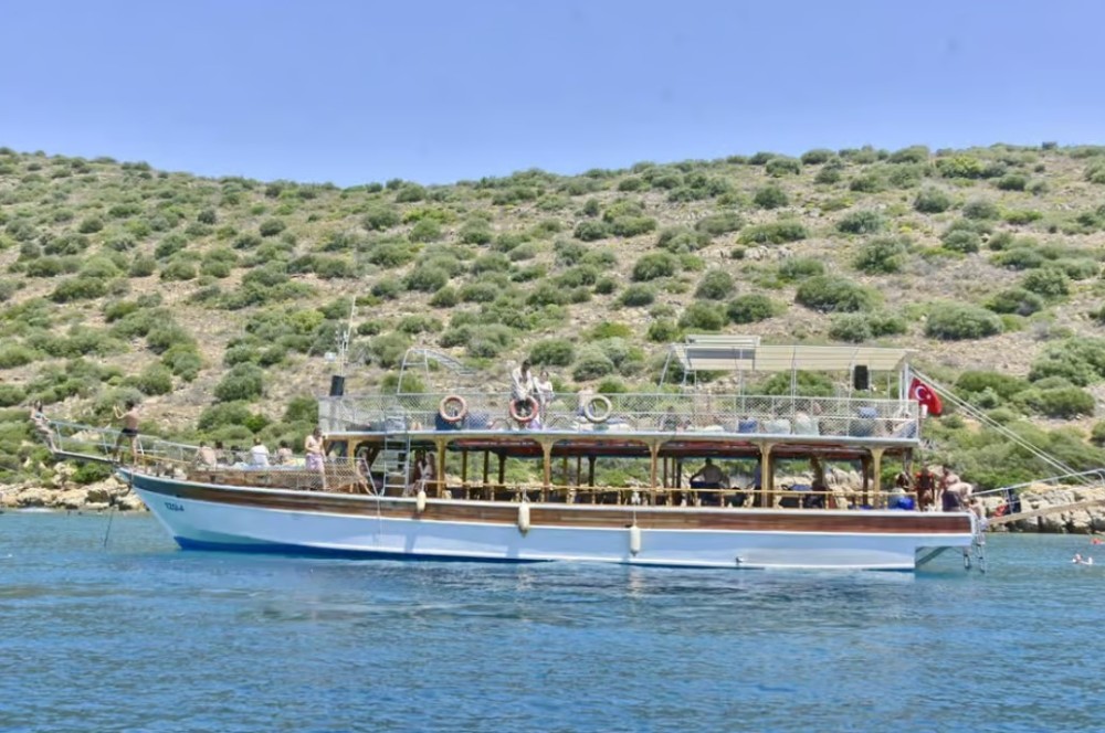 Bodrum: Bodrum Aquarium Bay Tour with Lunch & Swimming Stops | ®ExcursionMania