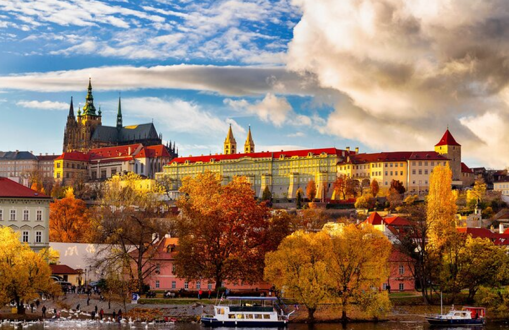 Best of Prague: Private City Walking Tour Boat Cruise and Czech Lunch | ®ExcursionMania