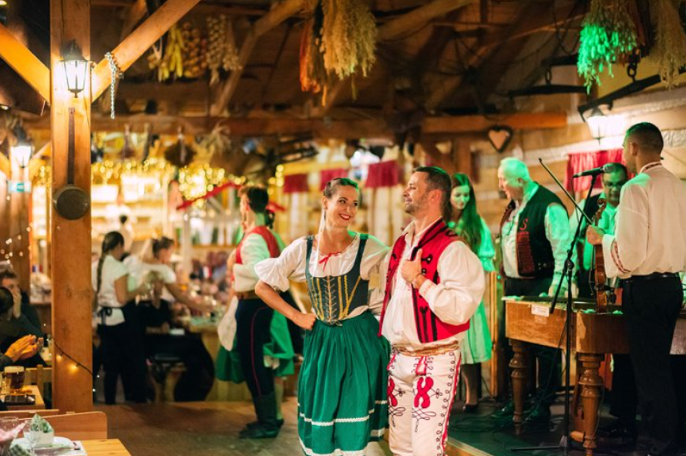 Folklore Dinner with Unlimited Drinks 4course Menu | ®ExcursionMania