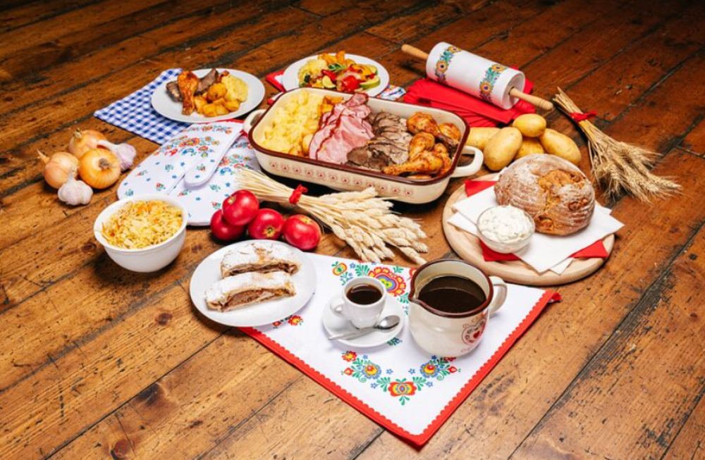 Folklore Dinner with Unlimited Drinks 4course Menu | ®ExcursionMania