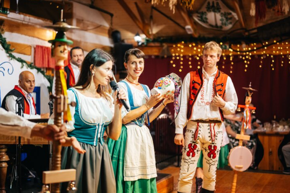 Folklore Dinner with Unlimited Drinks 4course Menu | ®ExcursionMania