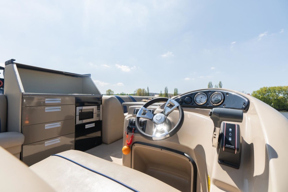 VIP Prague YachtBoat PONTOON Experience: All-You-Can-Drink | ®ExcursionMania