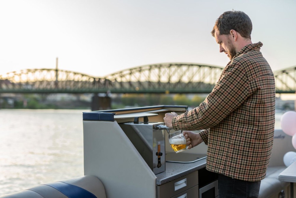 VIP Prague YachtBoat PONTOON Experience: All-You-Can-Drink | ®ExcursionMania