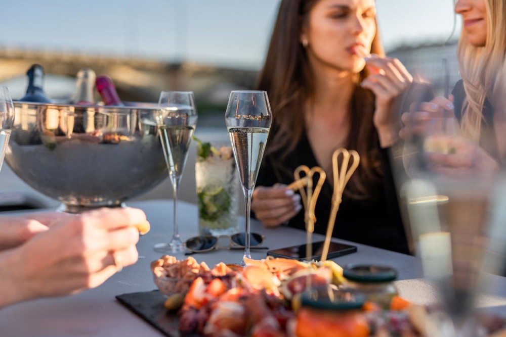 VIP Prague YachtBoat PONTOON Experience: All-You-Can-Drink | ®ExcursionMania