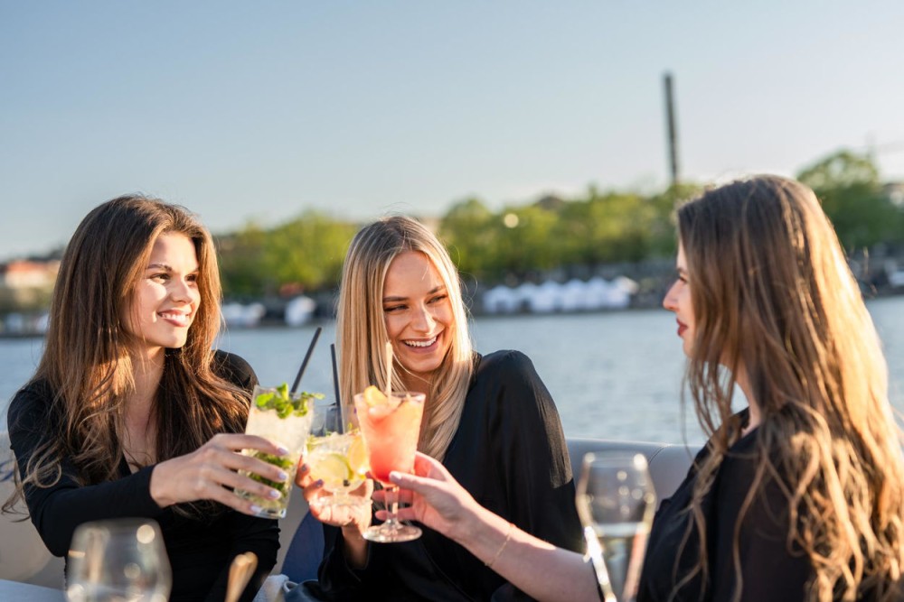 VIP Prague YachtBoat PONTOON Experience: All-You-Can-Drink | ®ExcursionMania