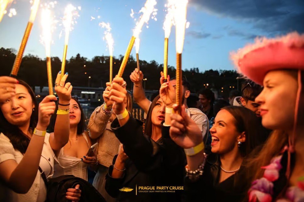 Prague : Boat Party with Afterparty at EPIC | ®ExcursionMania