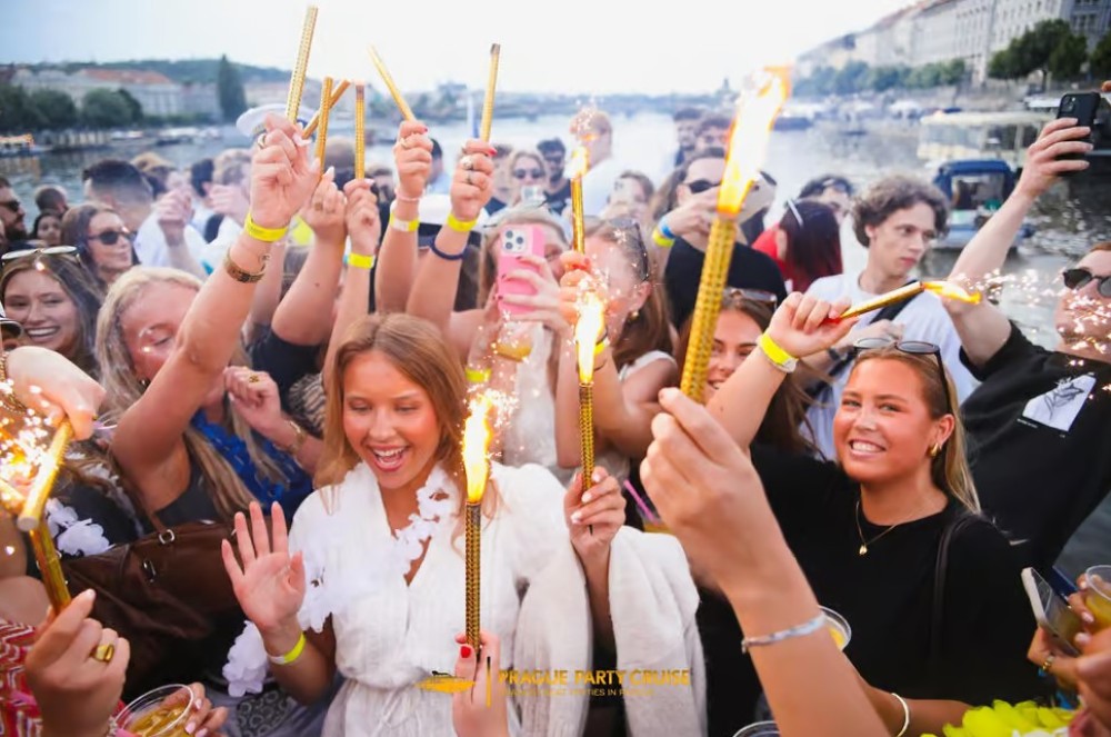 Prague : Boat Party with Afterparty at EPIC | ®ExcursionMania