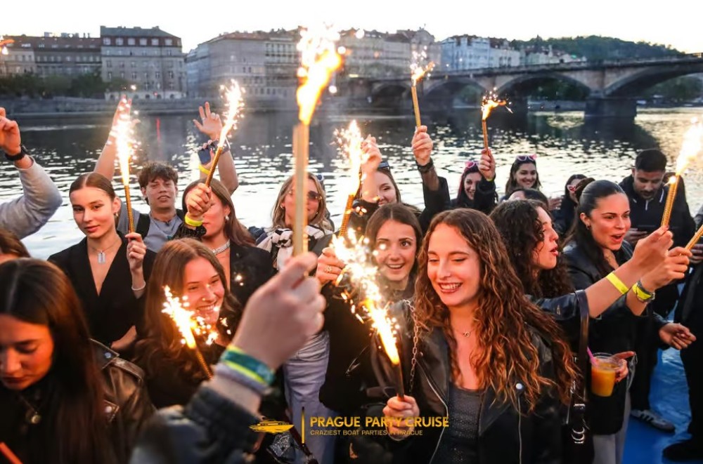 Prague : Boat Party with Afterparty at EPIC | ®ExcursionMania