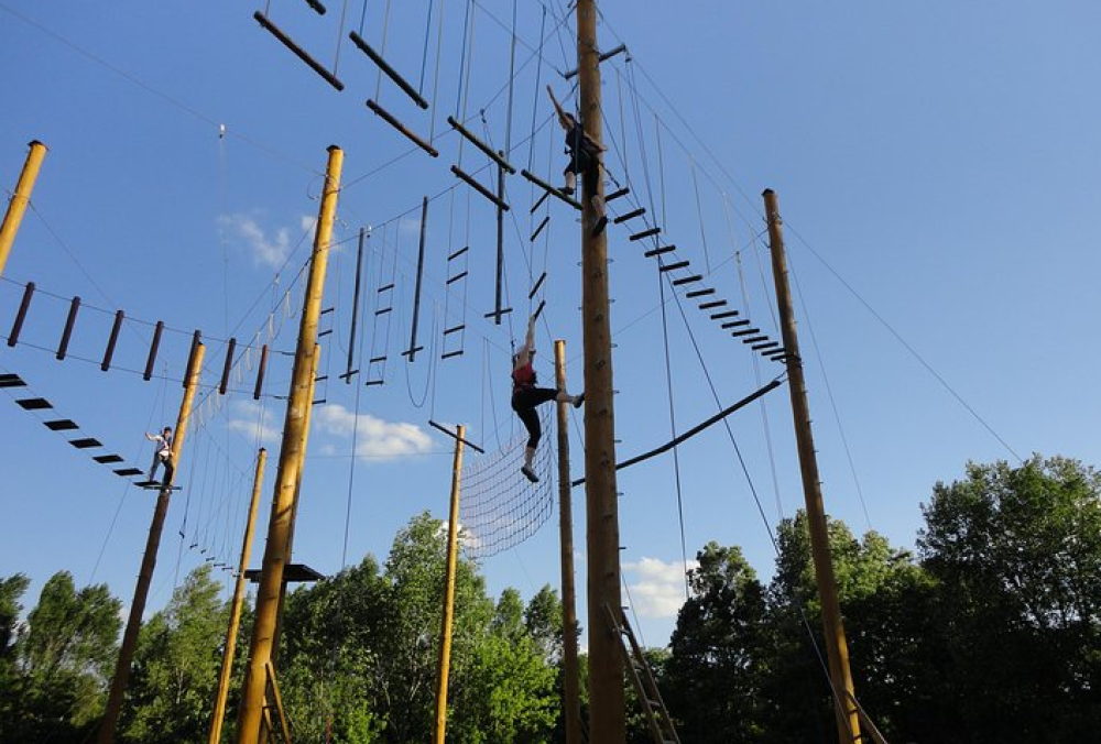 Half-Day Low-Ropes and High-Rope Challenge Course in Prague | ®ExcursionMania