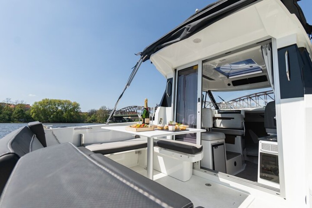 VIP Prague YachtBoat SPEED Experience: All-You-Can-Drink | ®ExcursionMania