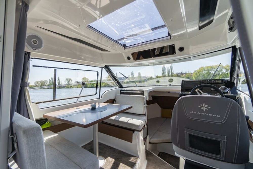 VIP Prague YachtBoat SPEED Experience: All-You-Can-Drink | ®ExcursionMania
