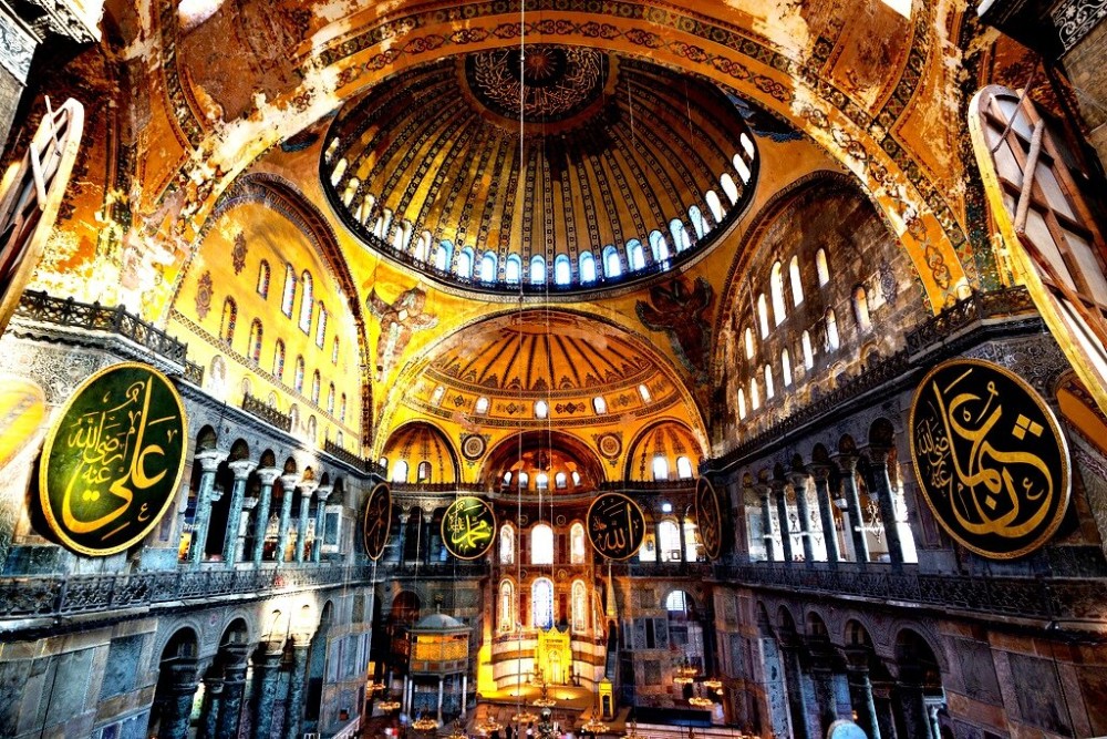 Top 5 Must-See Attractions in Istanbul for First-Time Visitors