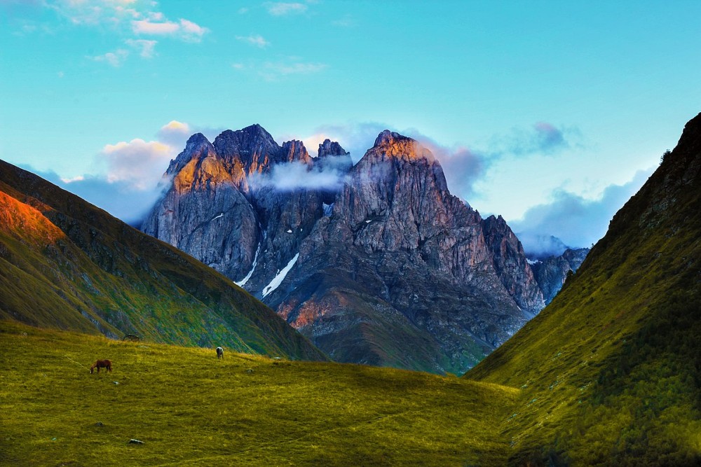 Must-Visit Attractions in Stepantsminda: Nature, Culture & Adventure