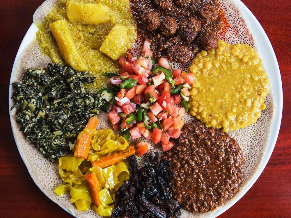 A Food Lover’s Guide to Washington DC: Best Eats and Local Favorites