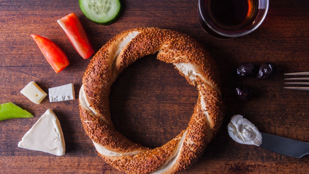 A Food Lover’s Guide to Altınkum: Where to Eat and What to Try