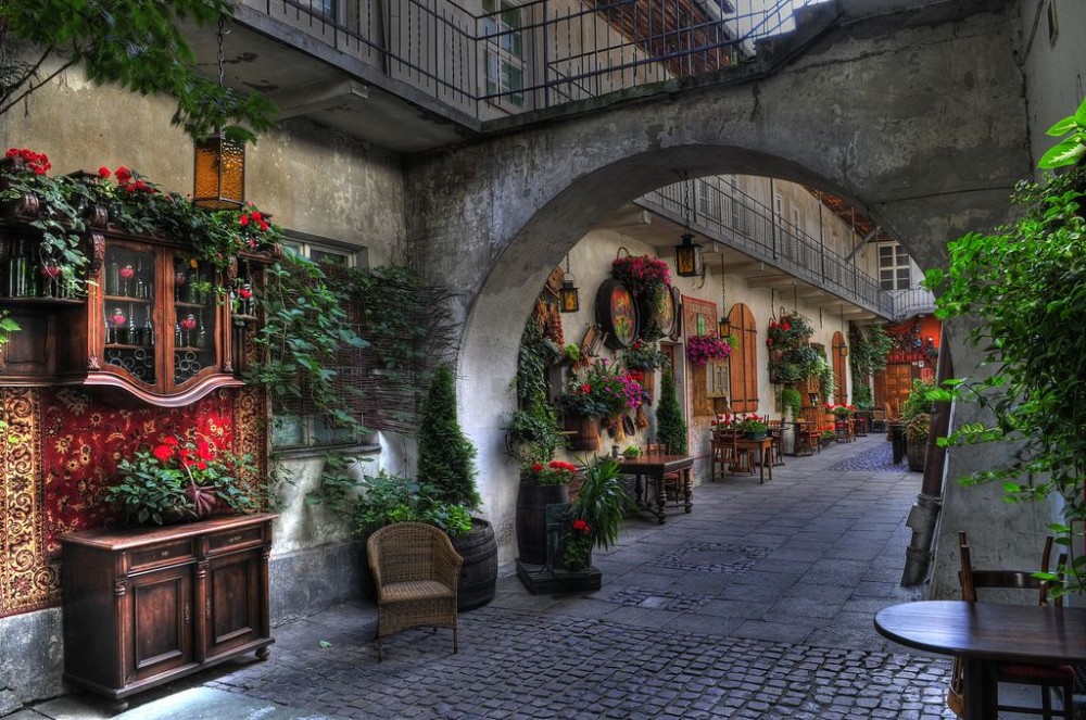 Top 10 Must-See Attractions in Krakow for First-Time Visitors