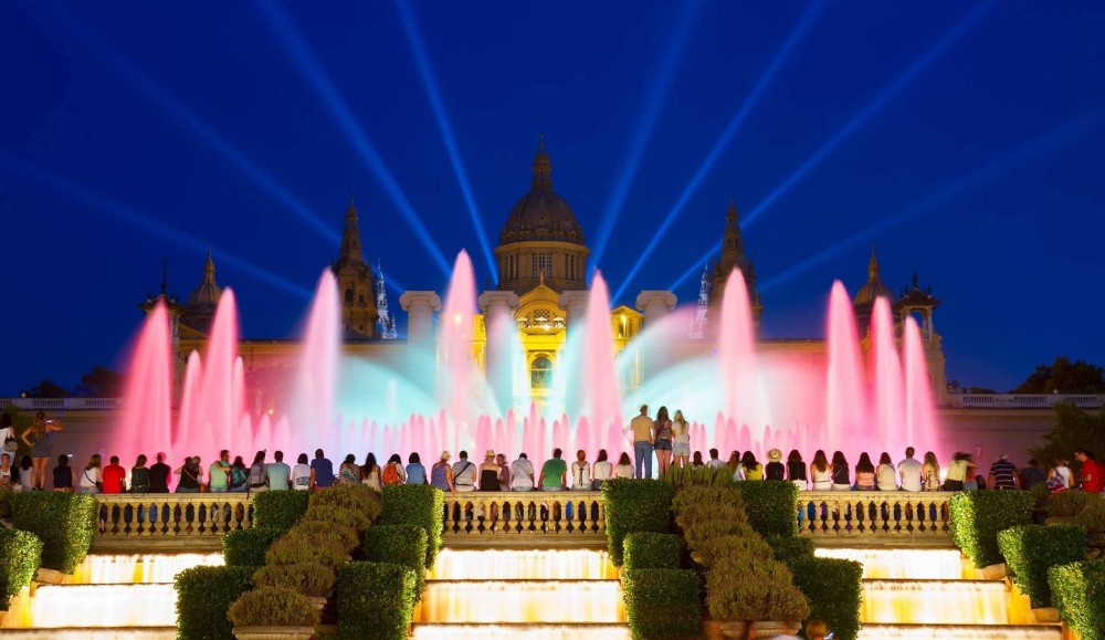 Top 5 Must-See Attractions in Barcelona for First-Time Visitors