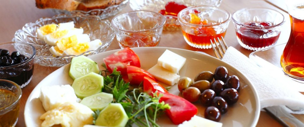 Savor the Flavors of Jeddah: A Foodie's Guide to the City