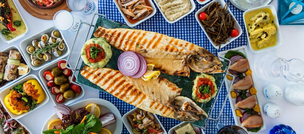 A Food Lover’s Guide to Altınkum: Where to Eat and What to Try