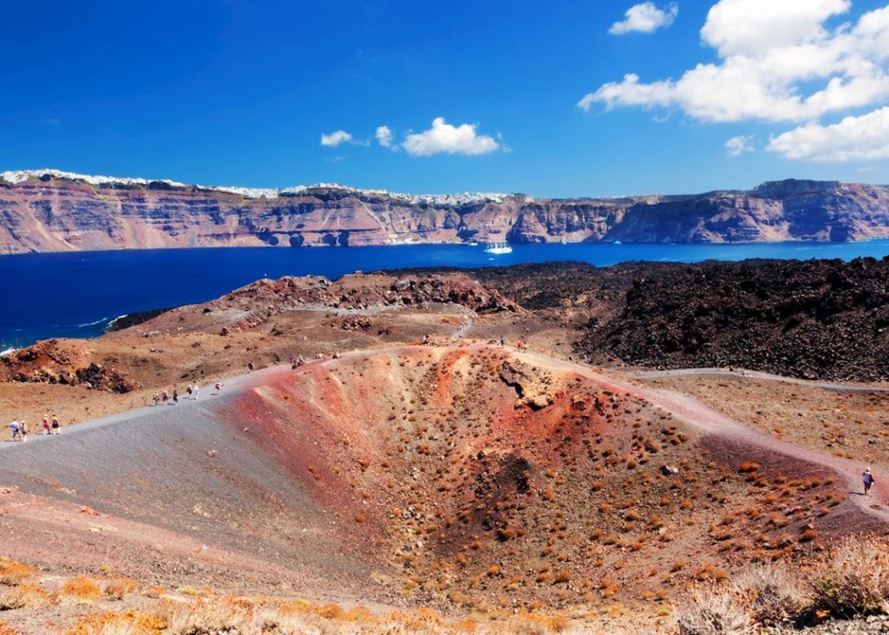 A First-Timer’s Guide to Exploring Santorini