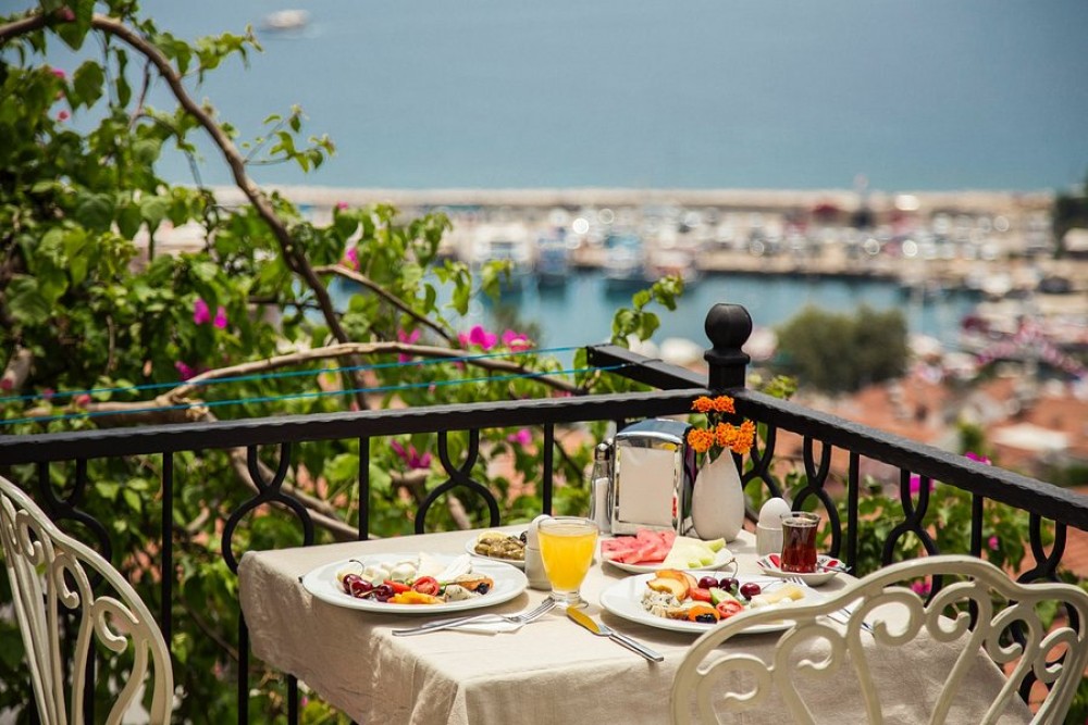 Savor the Flavors of Turunç: A Foodie’s Guide