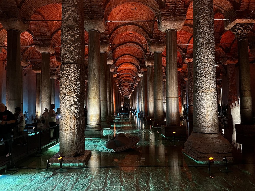 Exploring Istanbul for the First Time: Must-Know Tips and Highlights