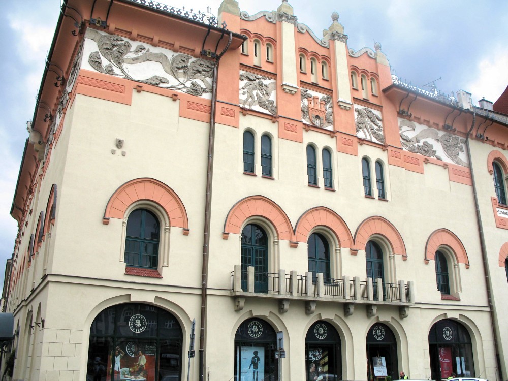 Krakow for Culture Enthusiasts: Museums, Art, and Theaters to Explore