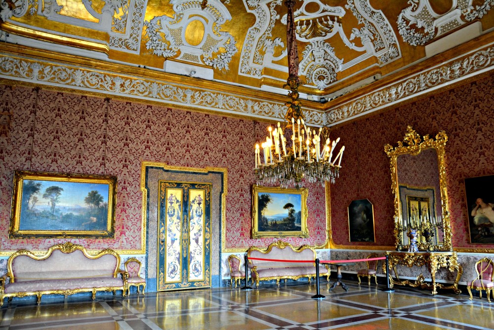 Top 5 Iconic Landmarks You Can’t Miss in Naples