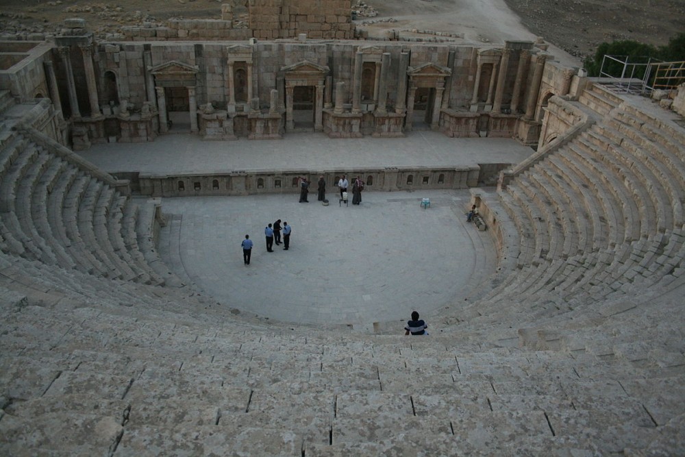 Step Back in Time: Exploring the Ancient Roman City of Jerash